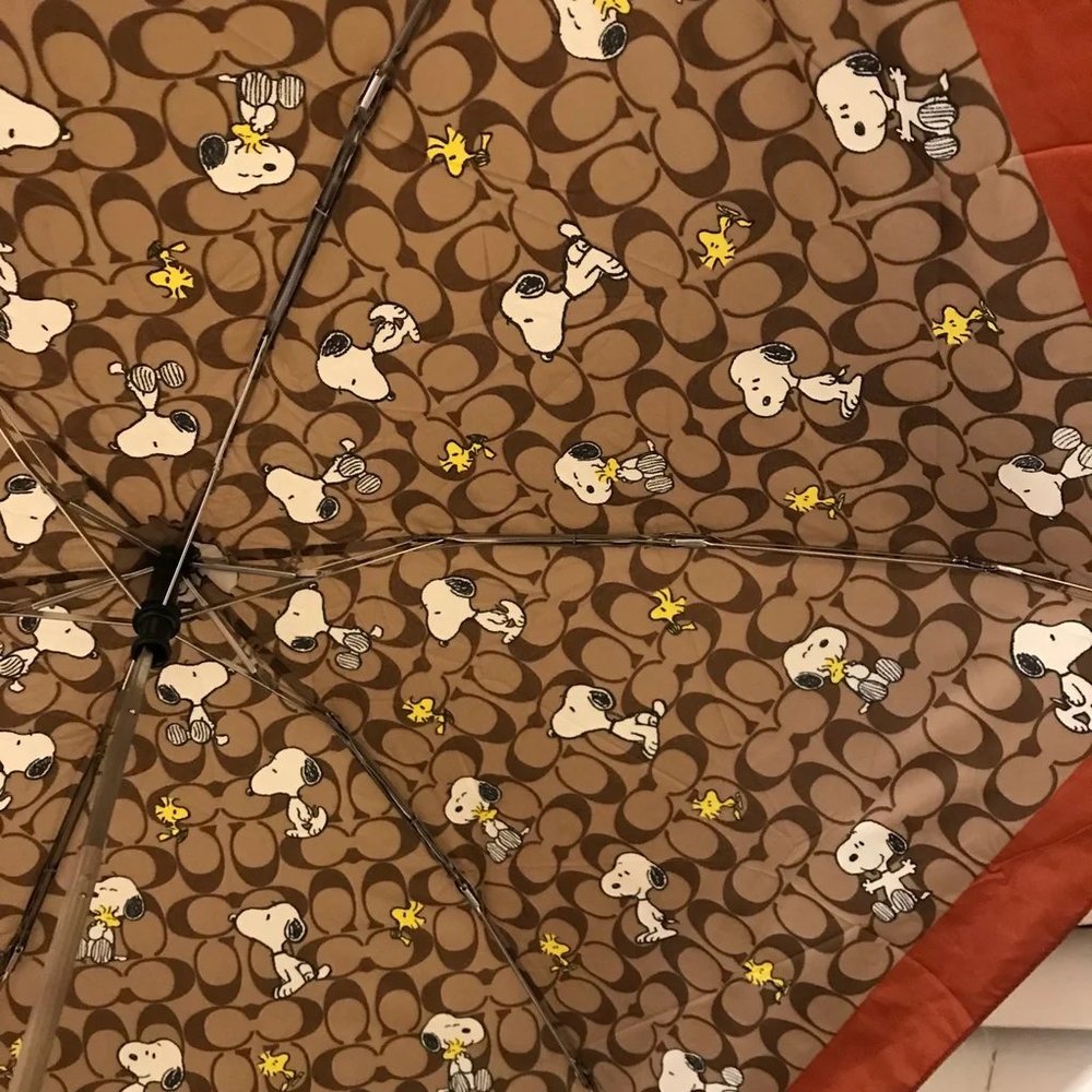 Coach X Peanuts Uv Protection Mini Umbrella In Signature Snoopy Woodstock Print - Picture 5 of 7